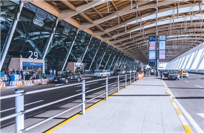 你知道機場都用什么廣播嗎？會斷播嗎？會出故障嗎？